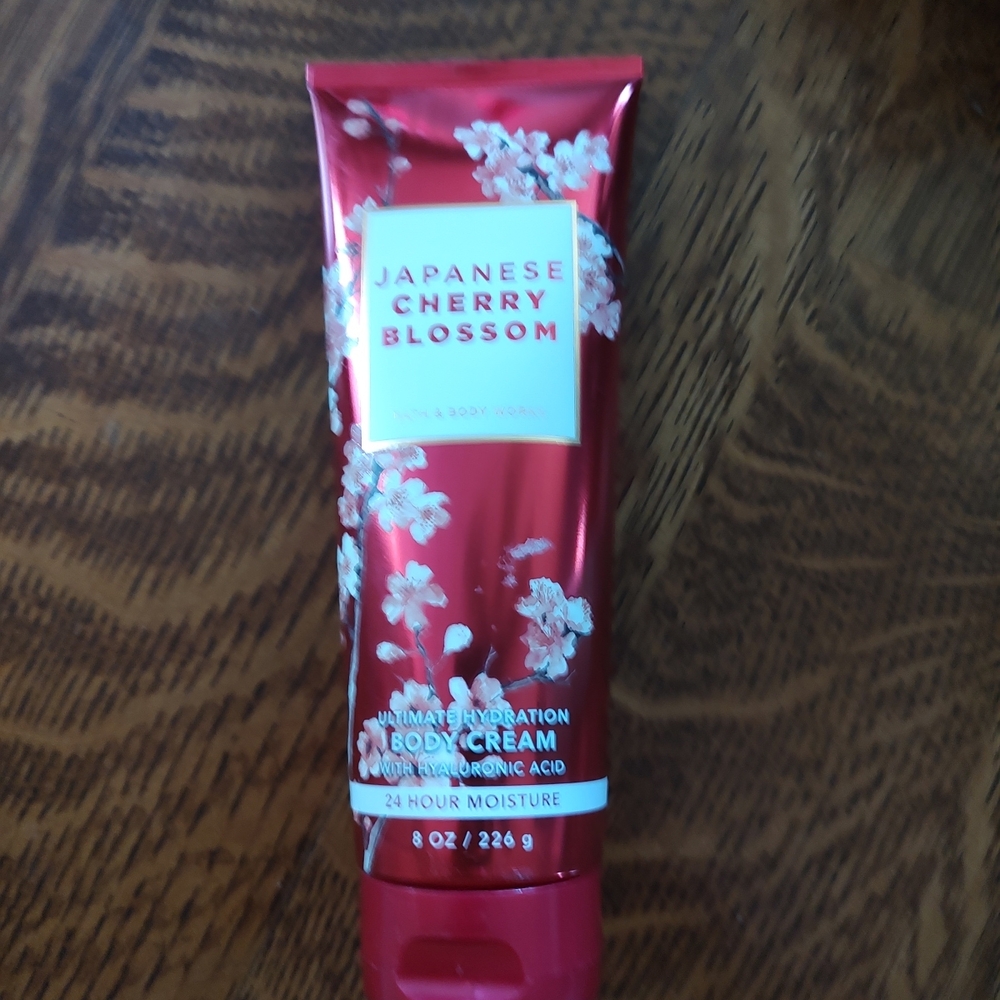 Bath & Body Works Ultra Shea Body Cream Moisturizer 8 oz 24 Hr Moisture